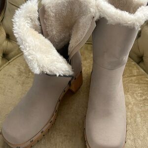 Women's Cream Fur-Lined Boots by Mia